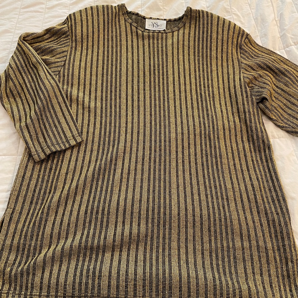 Women’s 1x long sleeve tunic top. Has gold shimmer to it